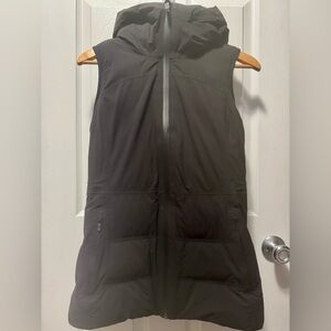 Lululemon Sleet Street Vest $228 in Black Size 4